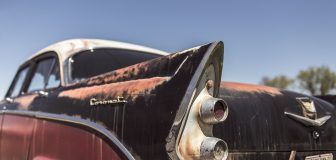 How US auto tariffs increase insolvency risks for car manufacturers. Discover their impact on bankruptcy, supply chains, and financial stability.